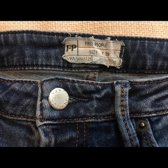 Free People button fly mid rise - Picture 4 of 5